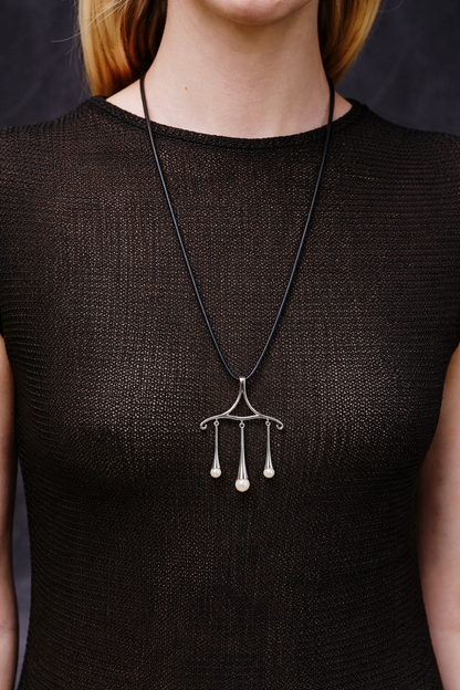 CHANDELIER LEATHER CORD NECKLACE